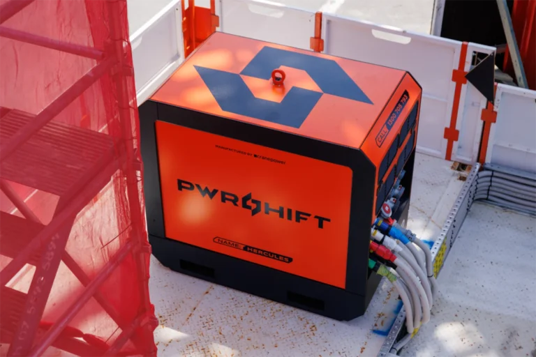 A mobile BESS (battery energy storage system )unit onsite providing worksite power.